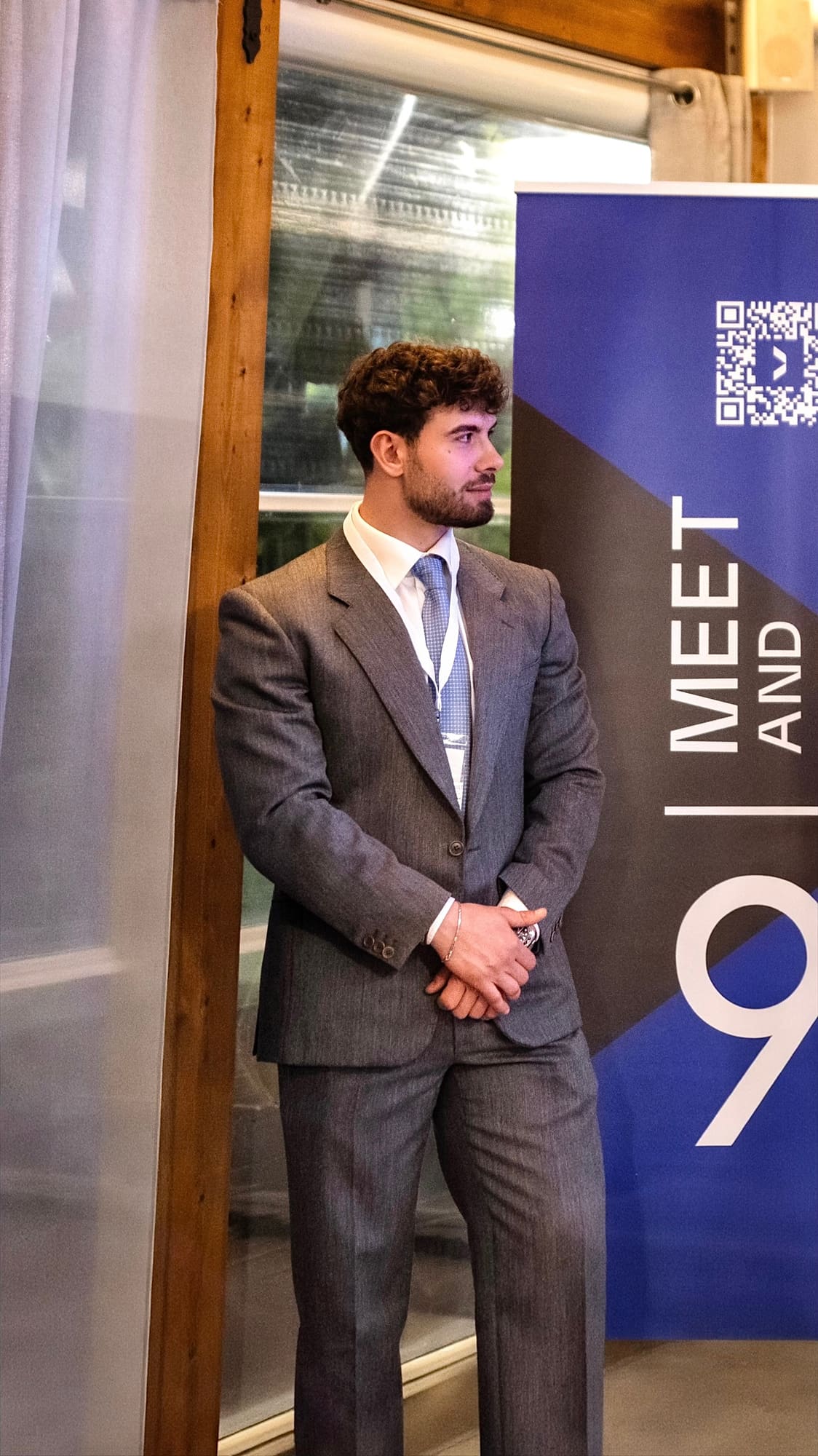 Simone Spongano durante un incontro professionale